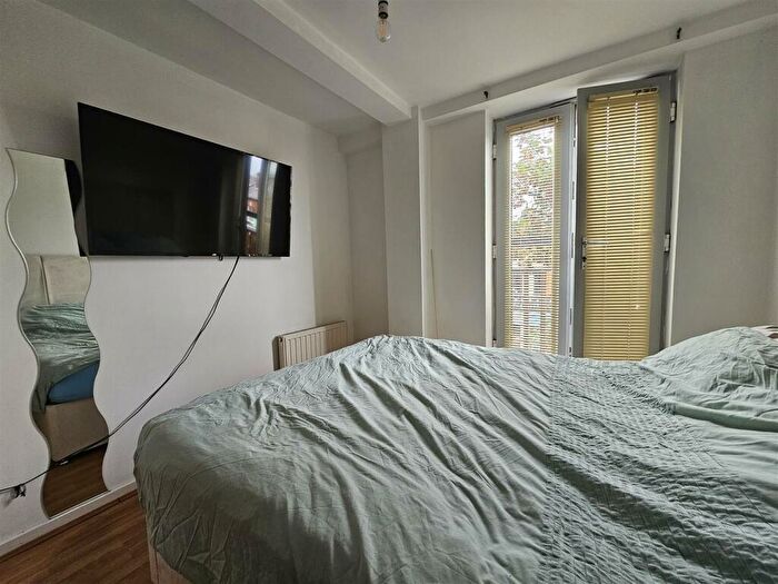 2 Bedroom Apartment For Sale In Wilmslow Road, Didsbury, Manchester, M20
