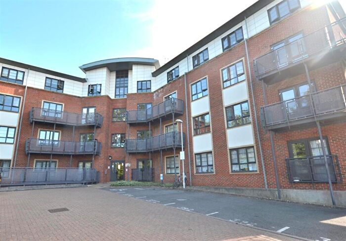 1 Bedroom Flat For Sale In Wallis Square, Farnborough, GU14