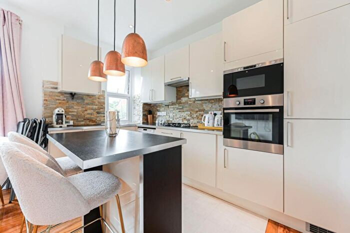 3 Bedroom Maisonette To Rent In Herne Hill, London, SE24