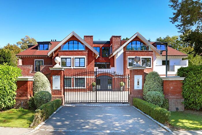 3 Bedroom Flat For Sale In Penn Road, Beaconsfield, Buckinghamshire, HP9