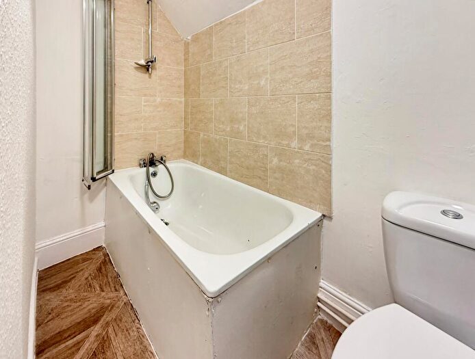 1 Bedroom Flat To Rent In Major Road, Cardiff, CF5