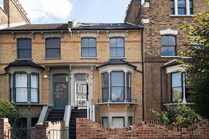 4 Bedroom Flat For Sale In St Marks Rise, Dalston, London, E8