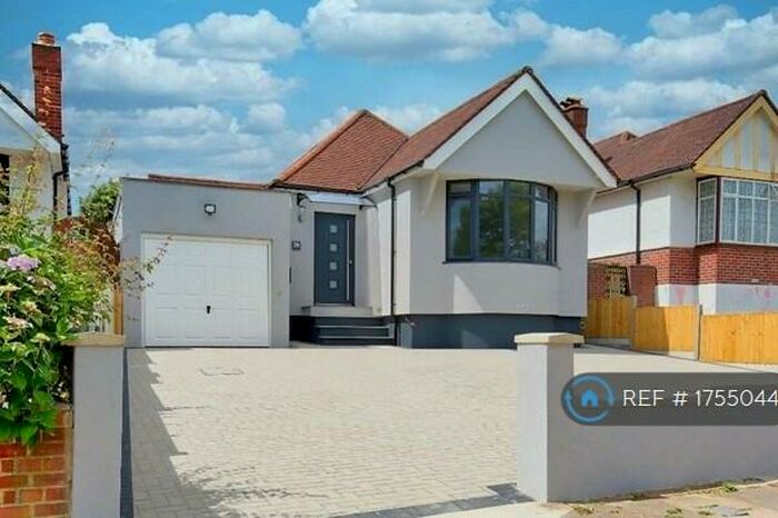 3 Bedroom Bungalow To Rent In Southwood Drive, Surbiton, KT5