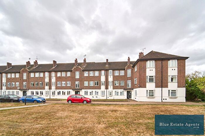 2 Bedroom Flat For Sale In Great West Road, Isleworth, TW7