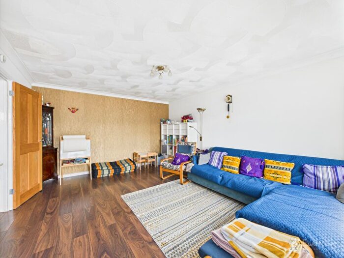 3 Bedroom Semi-Detached House For Sale In Vincent Close, Newmarket, Suffolk, CB8