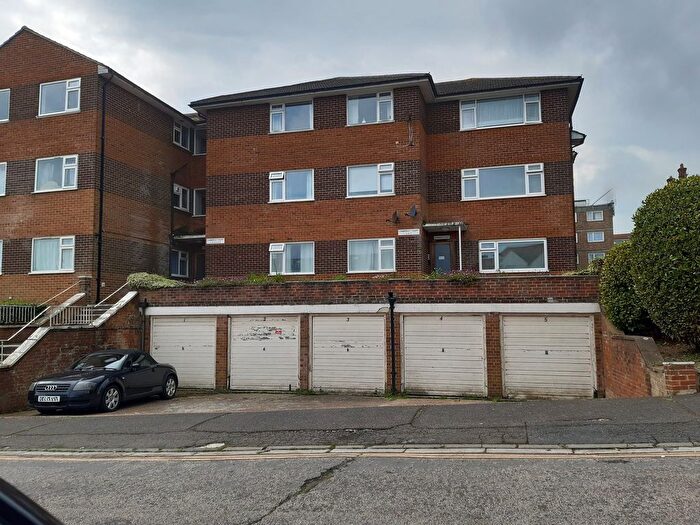 2 Bedroom Flat For Sale In Rotherfield Avenue, Bexhill-On-Sea, TN40