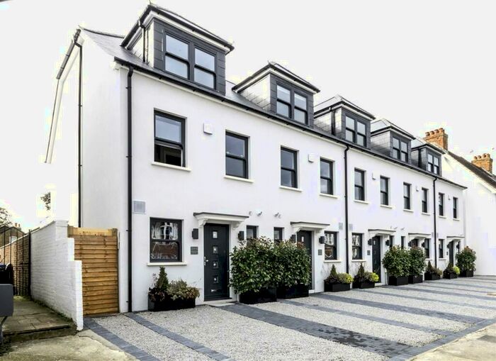 4 Bedroom End Of Terrace House To Rent In Hersham Road, Hersham, Walton-on-Thames, KT12