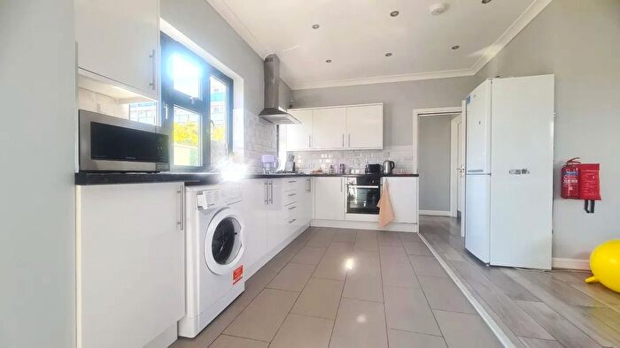 4 Bedroom Flat To Rent In Claremont Close, London, E16