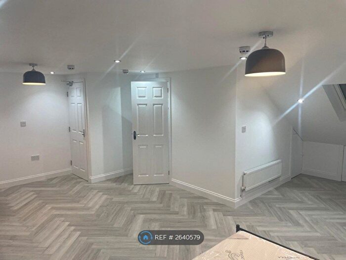 5 Bedroom Detached House To Rent In New North Road, Ilford, IG6