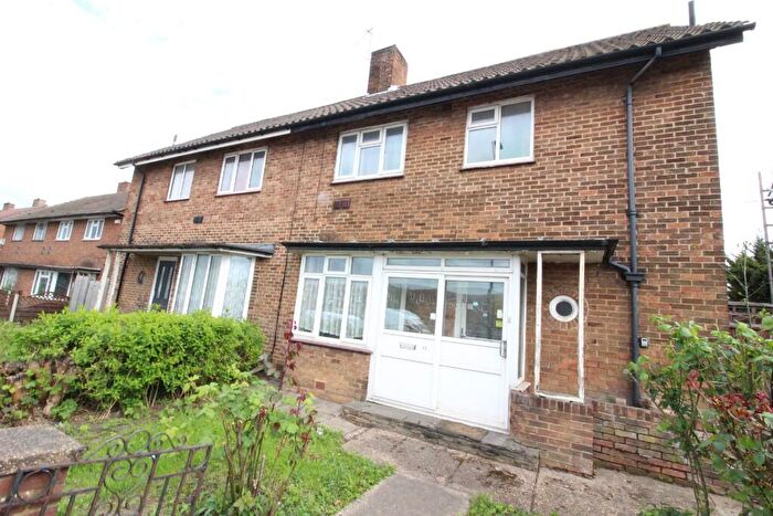 3 Bedroom Semi Detached House For Sale In Malden Way, New Malden, KT3