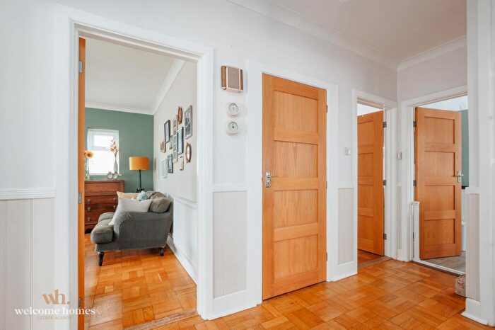 2 Bedroom Flat For Sale In Cooper Dean Drive, Bournemouth, BH8