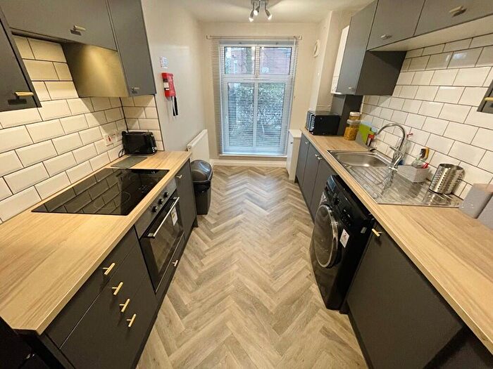 5 Bedroom Flat To Rent In Opal Court, Moseley Road, Manchester, Greater Manchester, M14