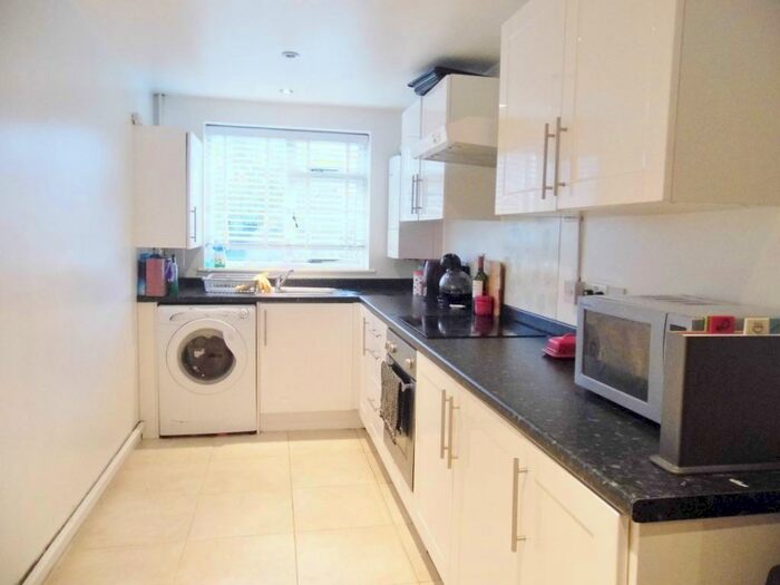 1 Bedroom Apartment To Rent In Copwood Close, North Finchley, London, N12