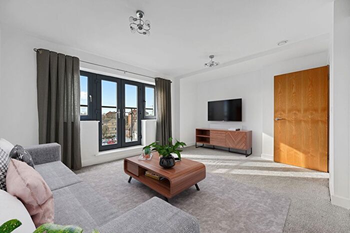 1 Bedroom Flat For Sale In London Road, Mitcham, CR4