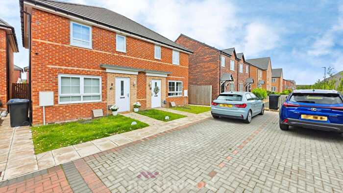 3 Bedroom Semi-Detached House For Sale In Collier Close, Rossington, Doncaster, DN11
