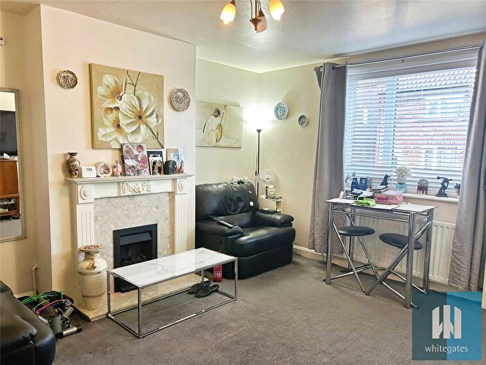 3 Bedroom End Of Terrace House For Sale In Kingsway, Pontefract, West Yorkshire, WF8