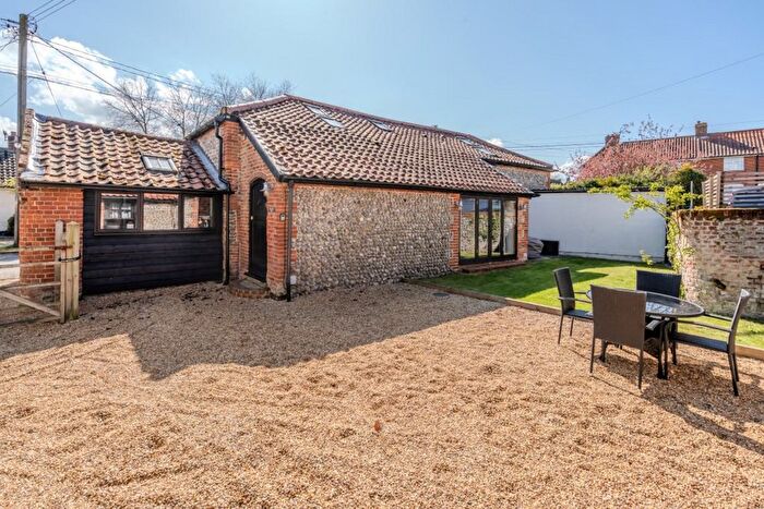 4 Bedroom Barn Conversion For Sale In The Street, Norwich, NR11