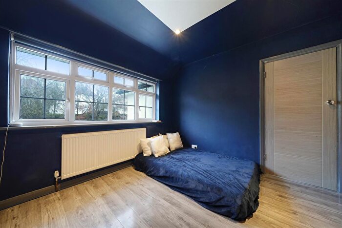 4 Bedroom Detached House For Sale In The Crossways, Wembley, HA9