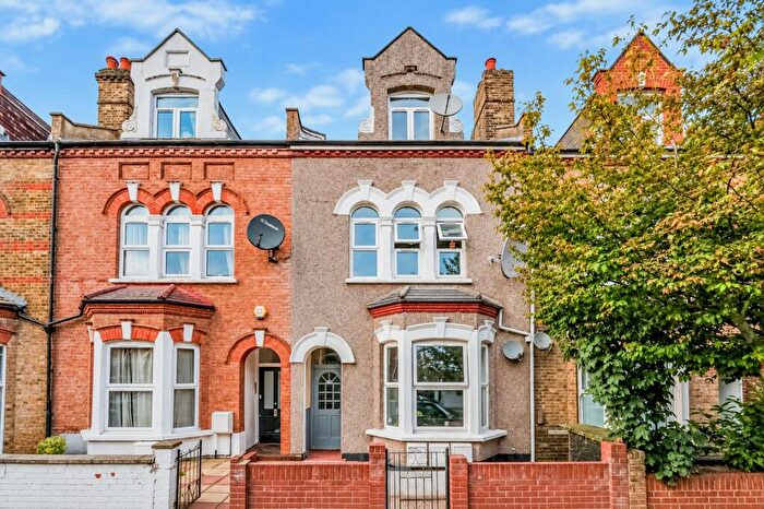2 Bedroom Flat For Sale In Hampden Road, Hornsey, N8