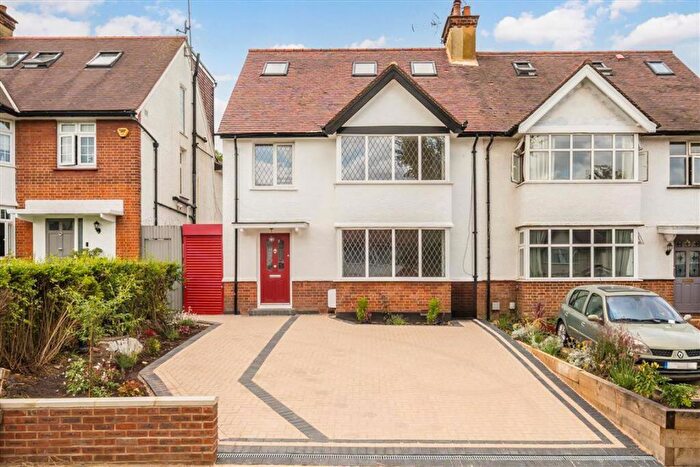 4 Bedroom House For Sale In Greenfield Gardens, Childs Hill, NW2