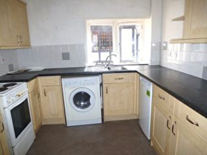 2 Bedroom Flat To Rent In Middle Row, East Grinstead, West Sussex, RH19