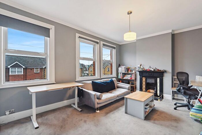 2 Bedroom Flat To Rent In Avondale Road, London, SW14