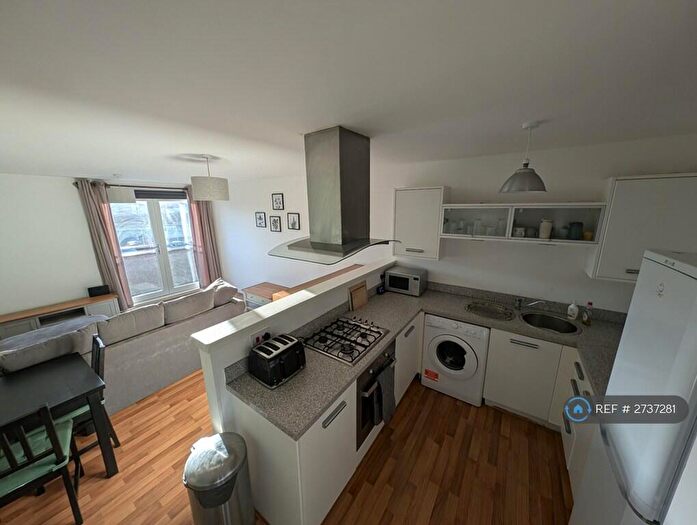 2 Bedroom Flat To Rent In Firpark Court, Glasgow, G31