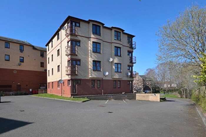 3 Bedroom Flat For Sale In Bavelaw Road, Balerno, Edinburgh, EH14