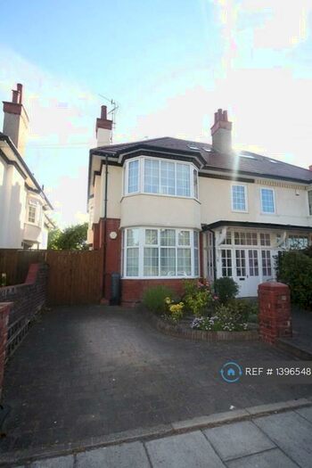 4 Bedroom Flat To Rent In Brookfield Gardens, West Kirby, CH48