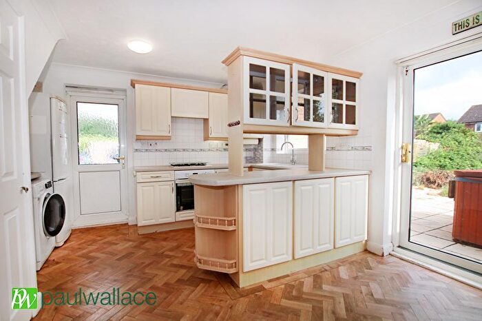 3 Bedroom Detached House For Sale In Canons Gate, Cheshunt, Waltham Cross, EN8