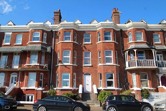 2 Bedroom Flat To Rent In South Terrace, Littlehampton, West Sussex, BN17