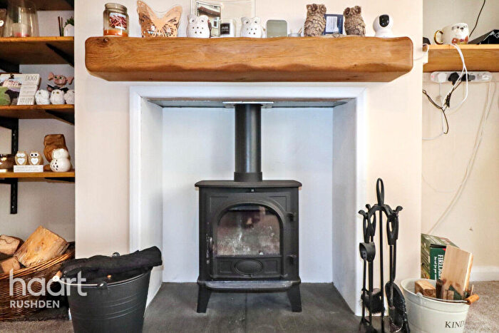 2 Bedroom Semi Detached House For Sale In St Margarets Avenue, Rushden, NN10