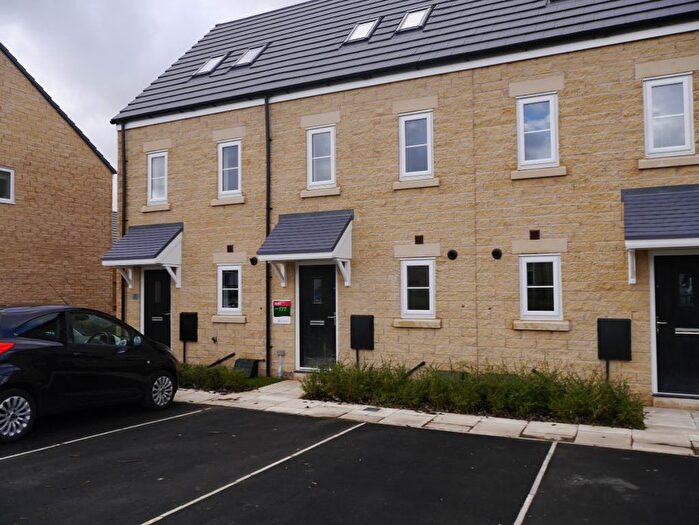 3 Bedroom Maisonette To Rent In Knotts Mount, Colne, BB8