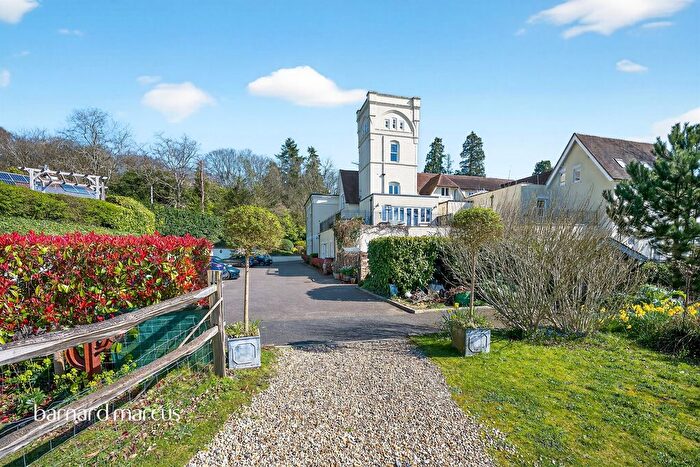 2 Bedroom Flat For Sale In Coopers Hill Road, Nutfield, Redhill, RH1