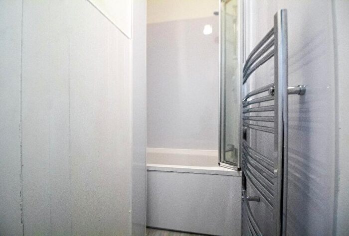 1 Bedroom Flat To Rent In Dixon Road, Queens Park, Glasgow, G42