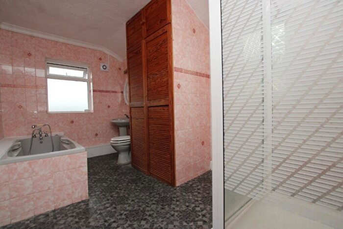 2 Bedroom Terraced House To Rent In Tresham Street, Kettering, Northamptonshire, NN16