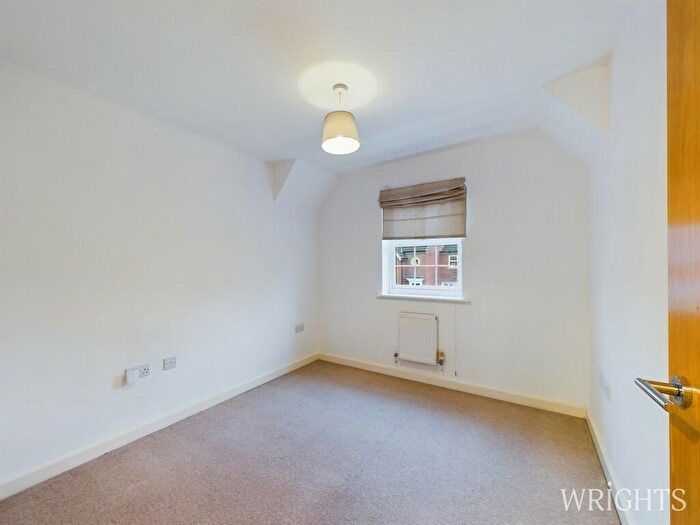 4 Bedroom Semi-Detached House To Rent In Langstone Ley, AL7