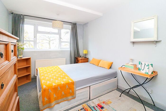 2 Bedroom Flat To Rent In Penrhyn Gardens, Kingston Upon Thames, KT1