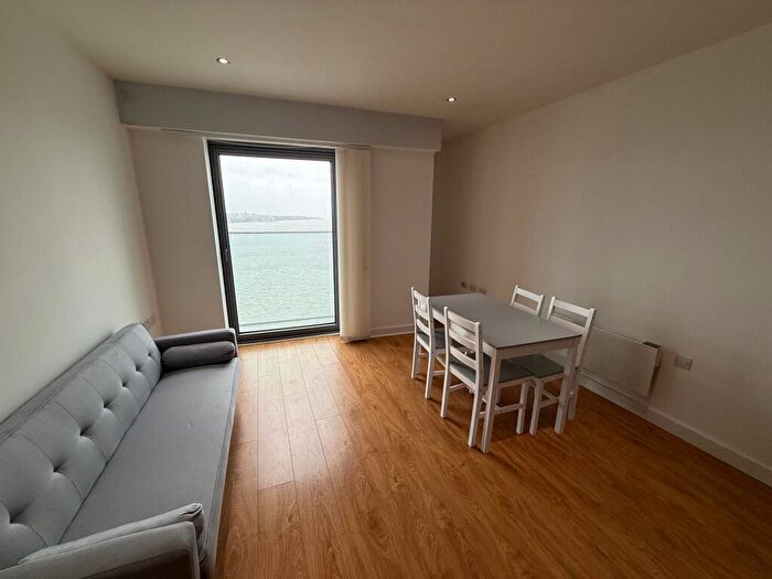 2 Bedroom Apartment To Rent In Alexandra Tower, L3