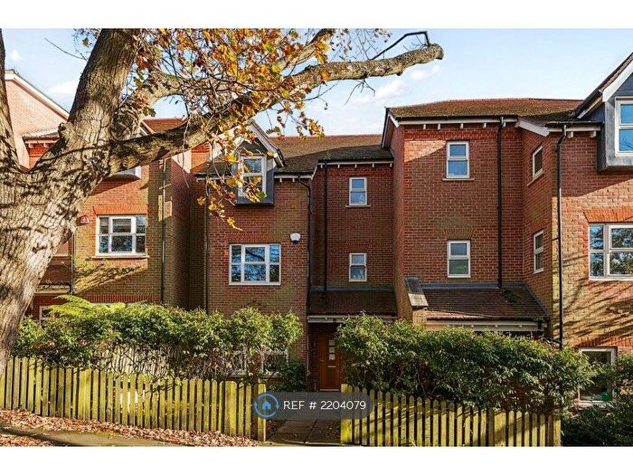 5 Bedroom Terraced House To Rent In Kinsale Close, Barnet, London, NW7