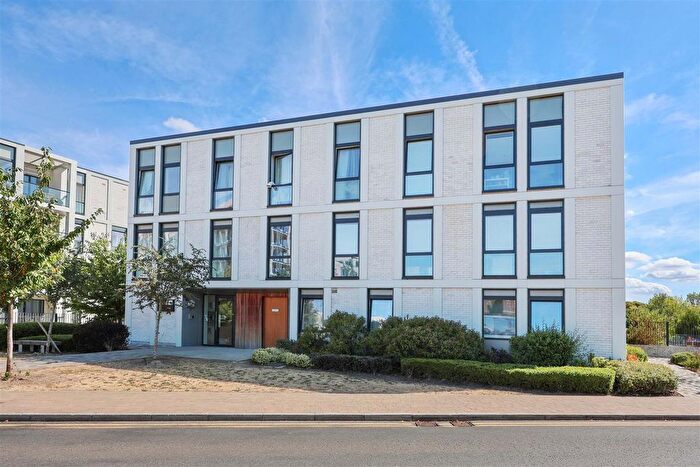 2 Bedroom Flat For Sale In Hornchurch Road, Uxbridge, UB10