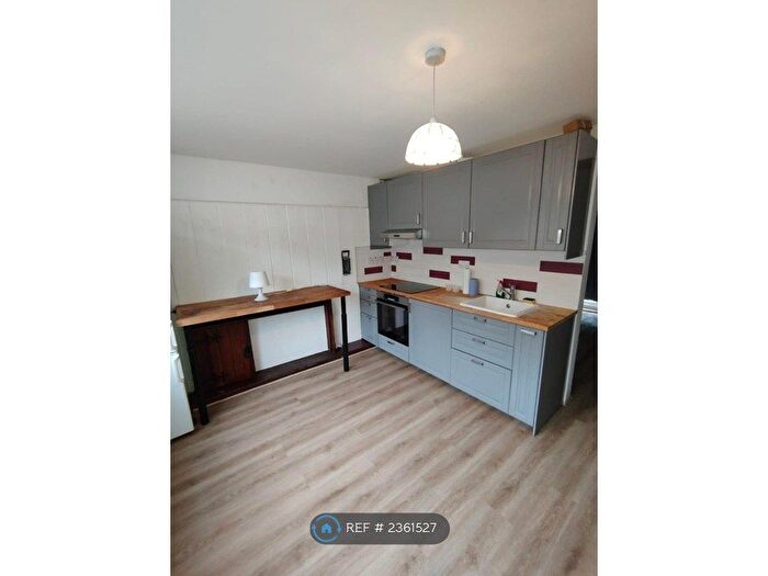 3 Bedroom Detached House To Rent In Crescent Road, London, N3