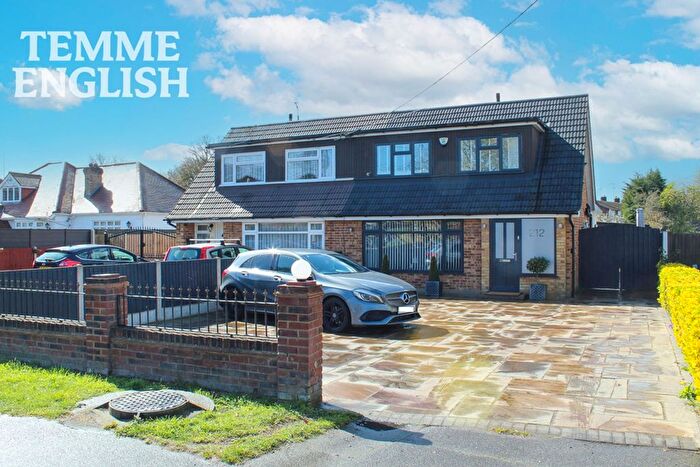 4 Bedroom Semi-Detached House For Sale In Nevendon Road, Wickford, SS12