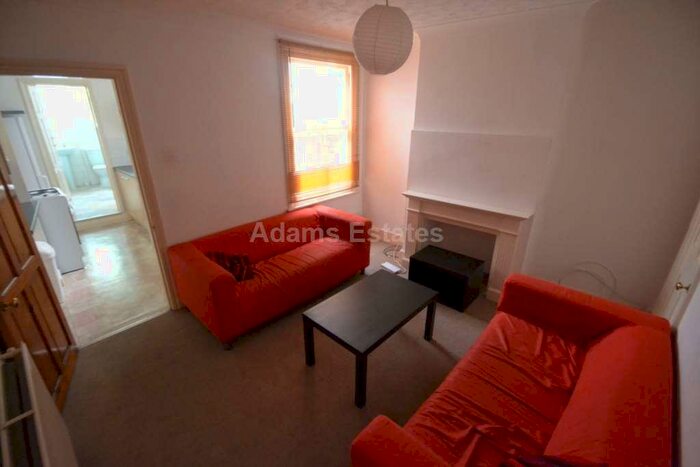 3 Bedroom Terraced House To Rent In Cardigan Gardens, Reading, RG1