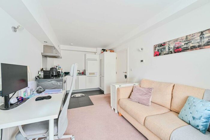 1 Bedroom Flat To Rent In Cadogan Road, Woolwich, London, SE18