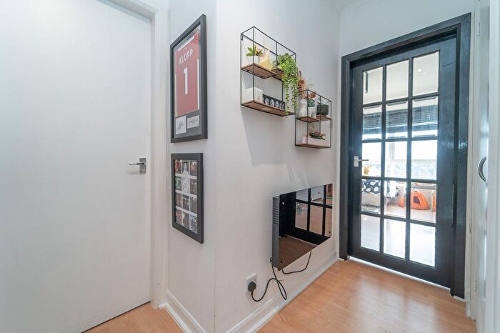 2 Bedroom Flat For Sale In Redhouse Court, Blackburn, EH47