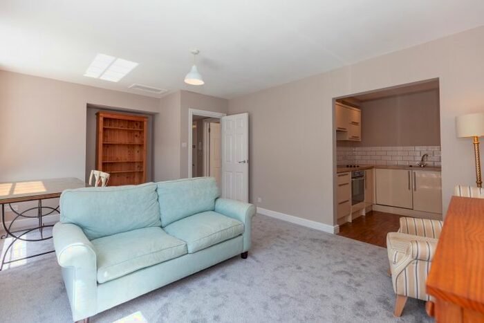 2 Bedroom Flat To Rent In Bury Street, Abingdon, OX14