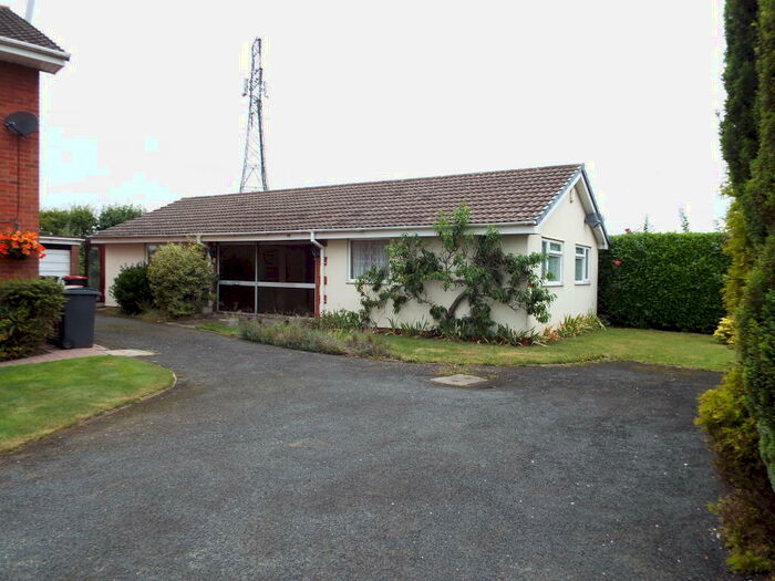 3 Bedroom Detached Bungalow To Rent In Fircroft, Kingsbury, B78