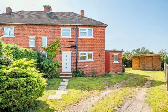 3 Bedroom Semi-Detached House For Sale In Downfield Road, Waltham St. Lawrence, Reading, RG10