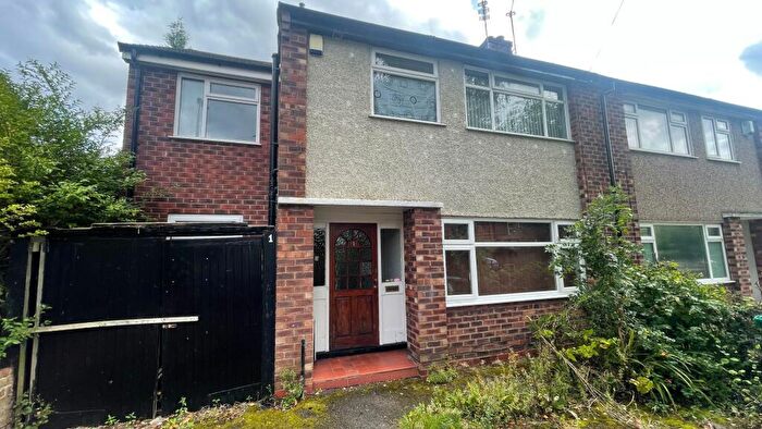 7 Bedroom Semi-Detached House To Rent In Clifton Avenue, Manchester, M14